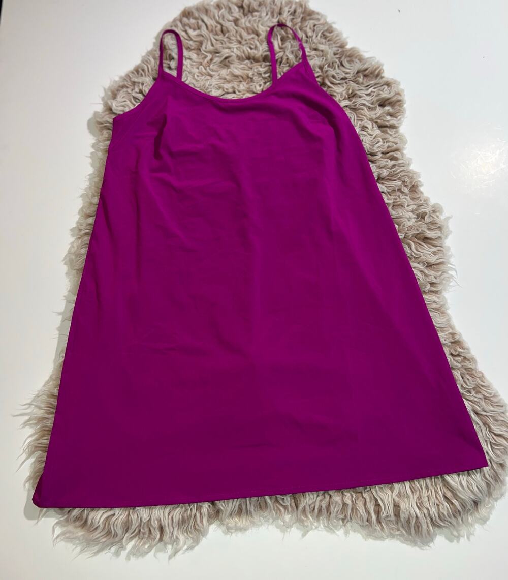 Gap fit women’s athletic dress with built in shorts